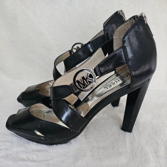 Shoes - Vintage MICHAEL Michael Kors Black strappy peep toe pump